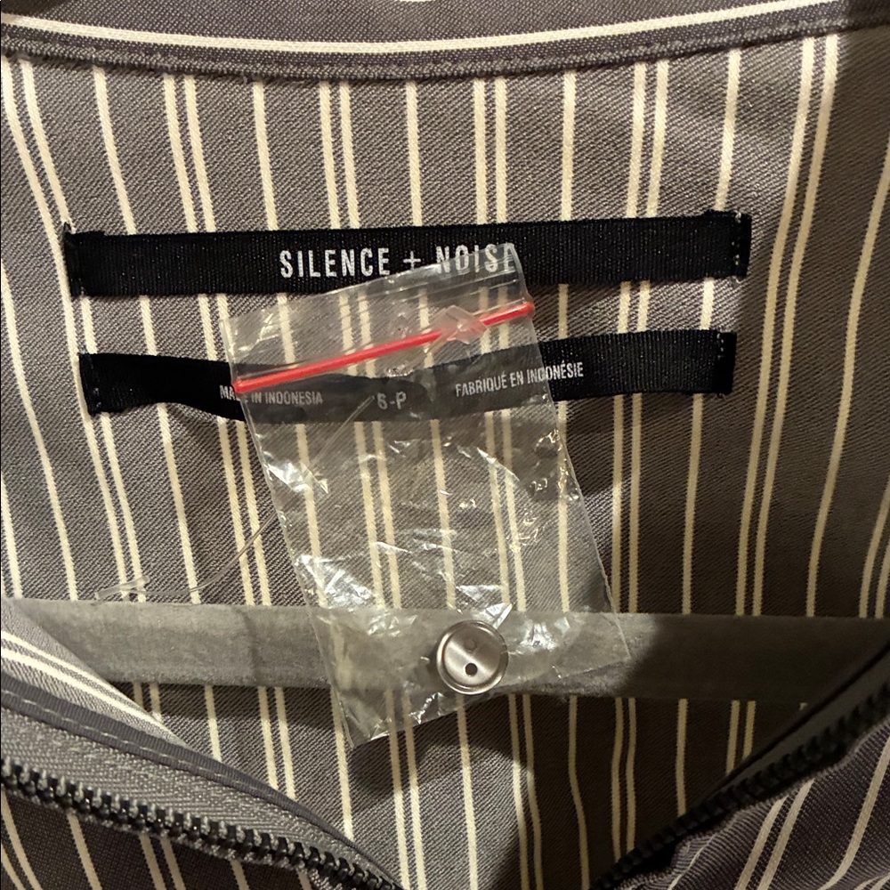 Silence + Noise Gray Striped Zip-Up Top - Picture 2 of 3